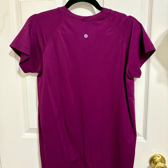 Lululemon Swifty top in purple - Picture 2 of 3